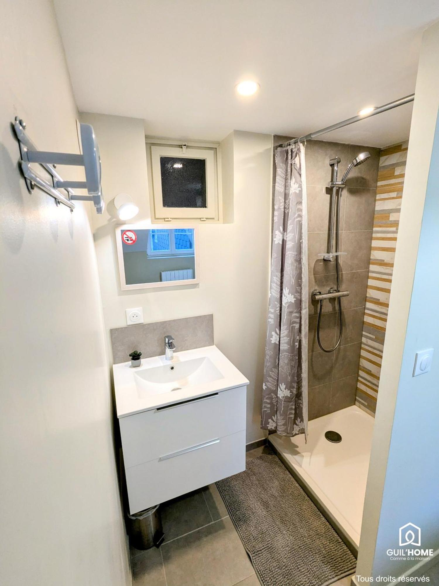 Le Bourgogne - Privees Cosy Et Renovees Avec Douche - Centre Historique *